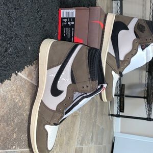 travis scott jordan 1s (size 8.5)